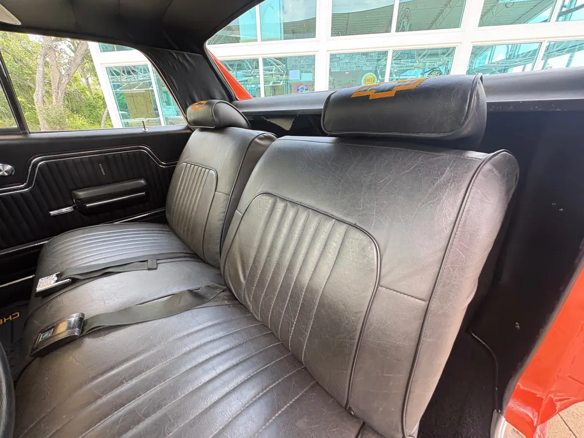 Vehicle photo 34
