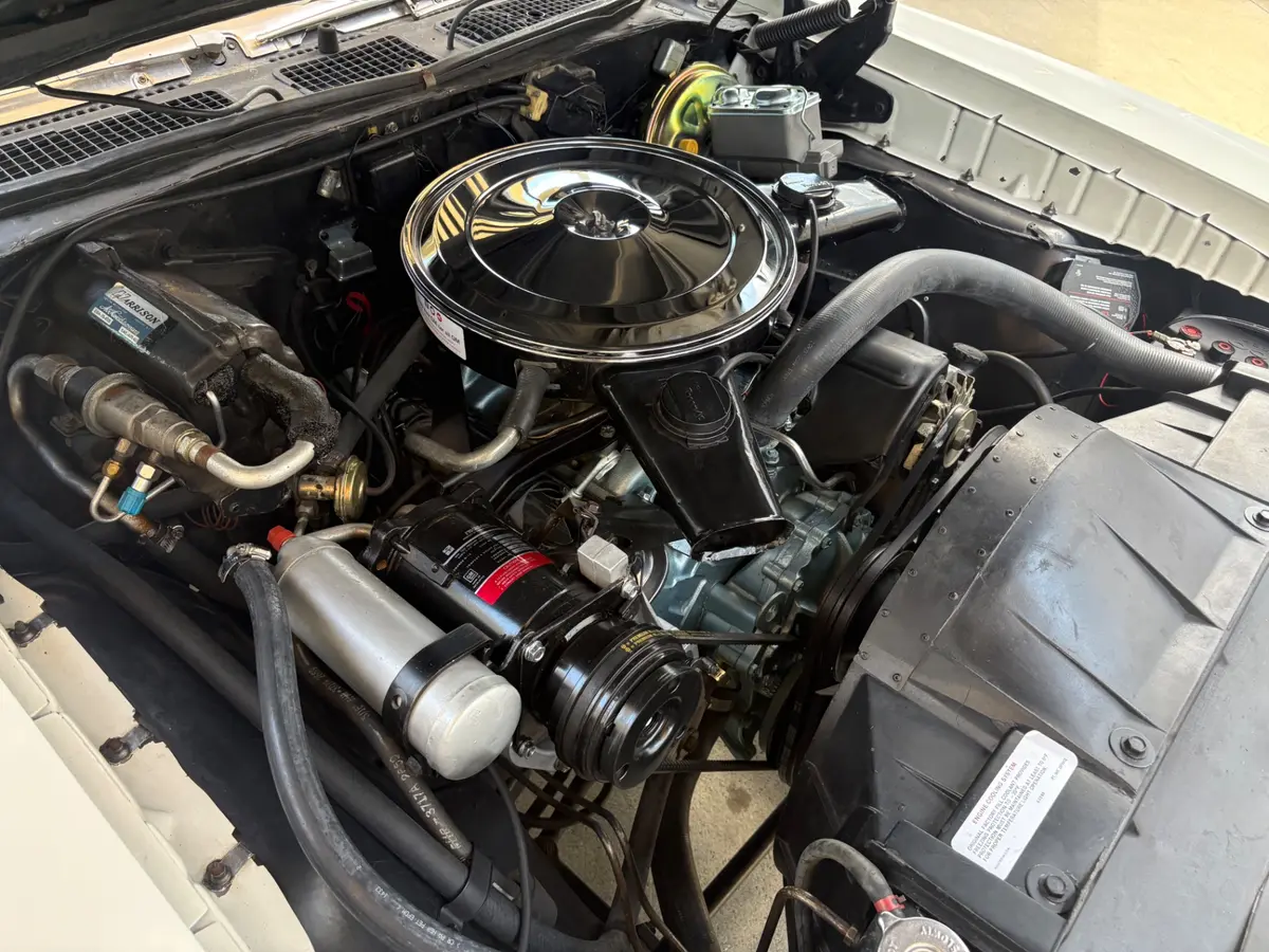 Vehicle photo 30