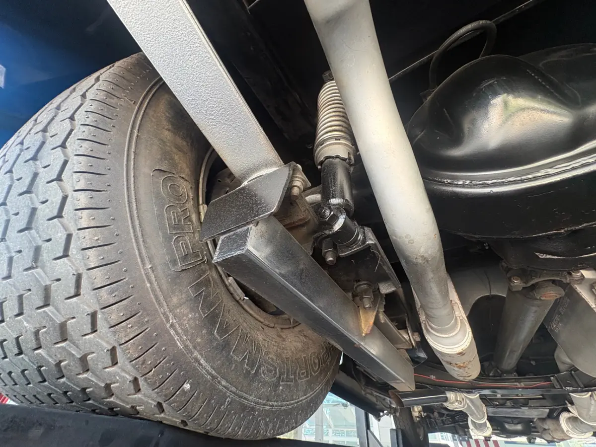 Vehicle photo 43