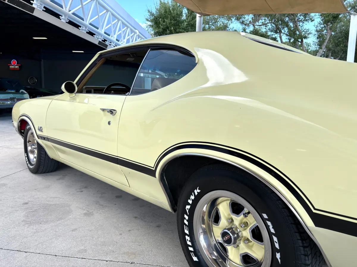 Vehicle photo 14