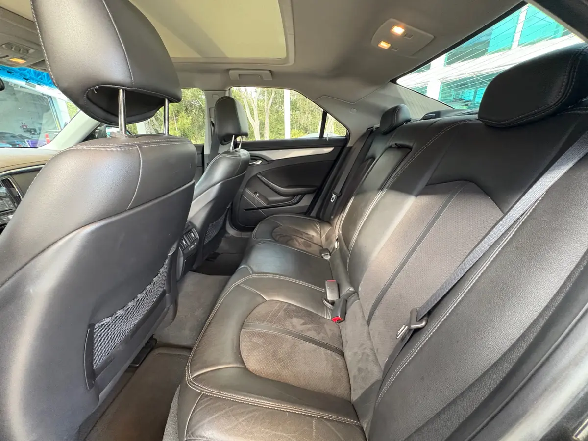 Vehicle photo 36