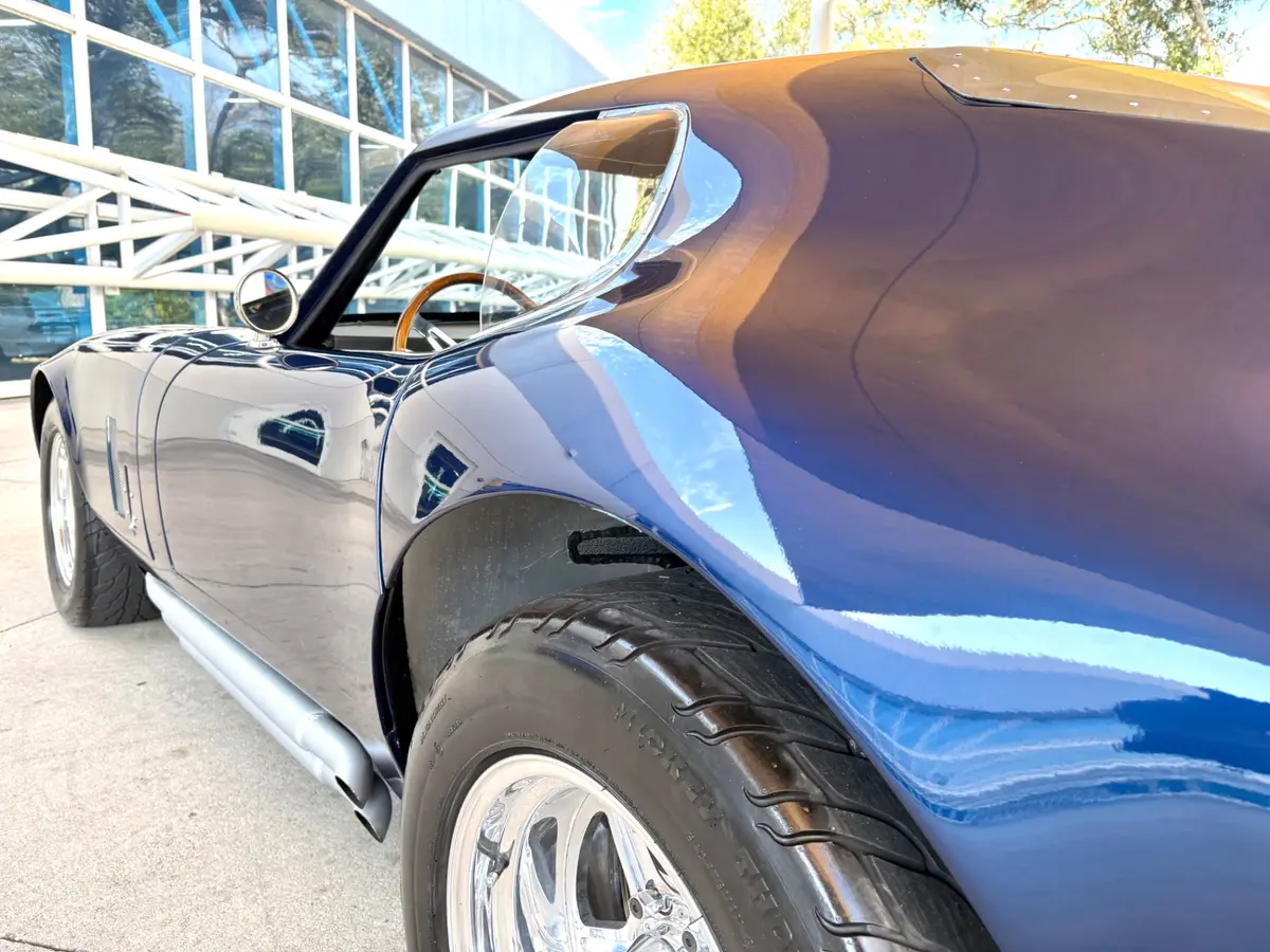 Vehicle photo 15