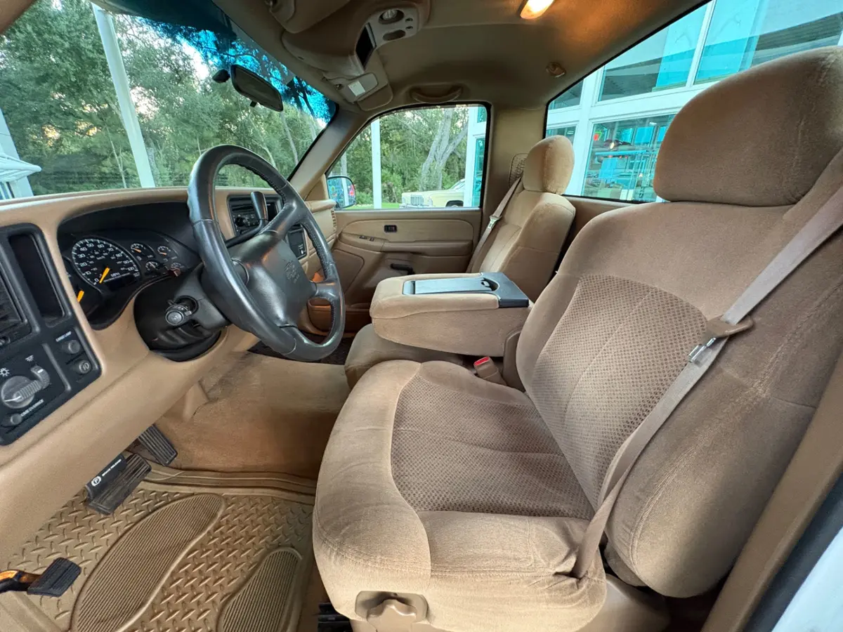 Vehicle photo 34