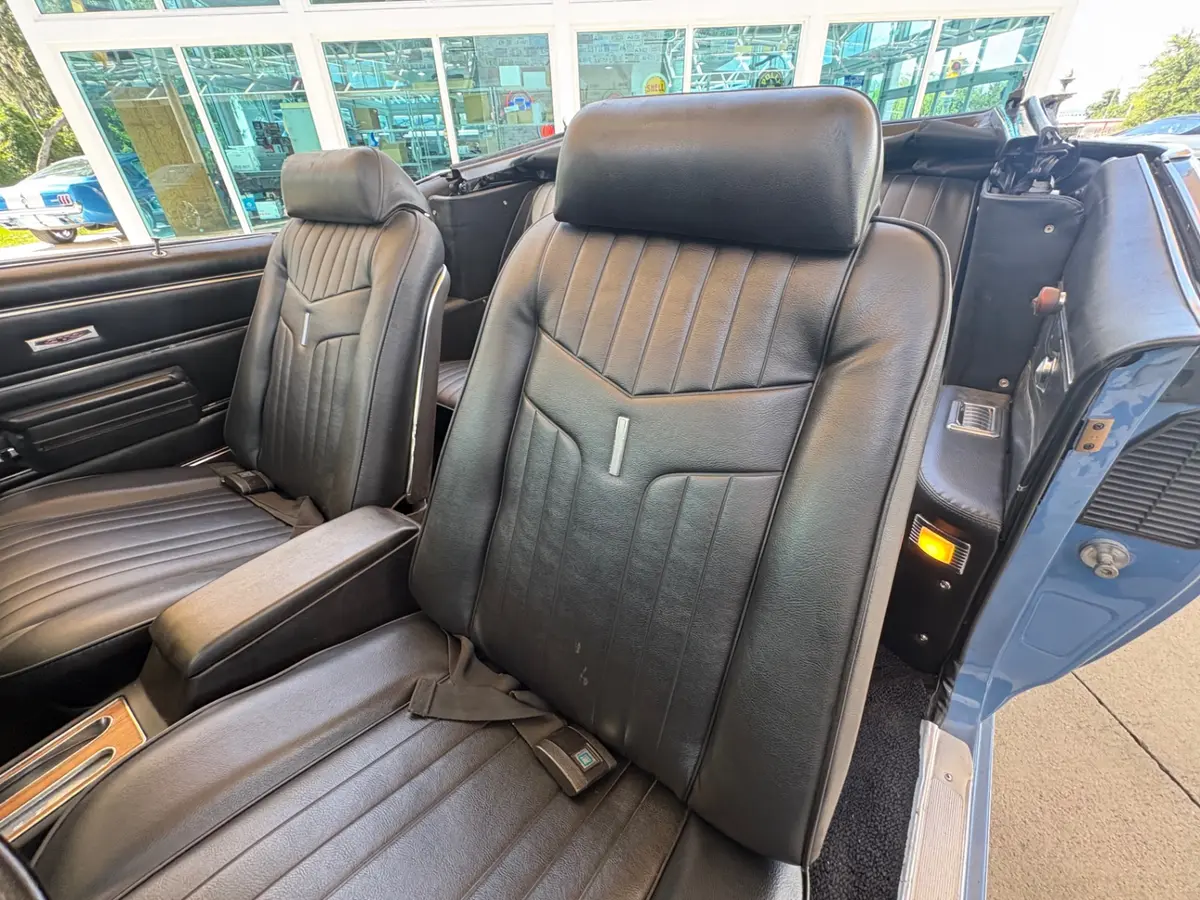 Vehicle photo 44