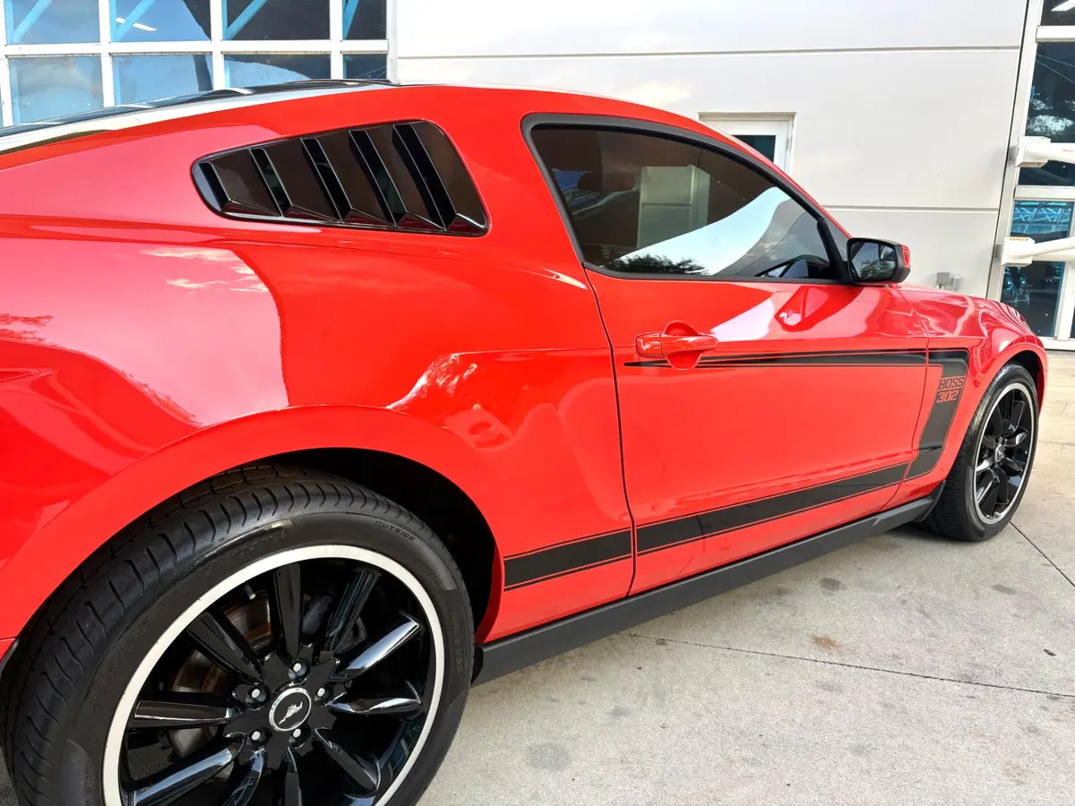 Vehicle photo 17