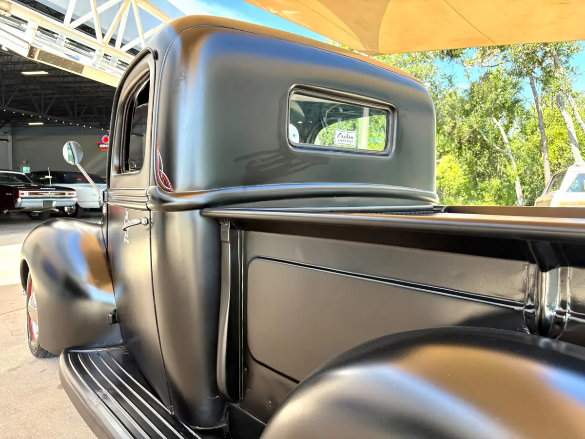 Vehicle photo 14