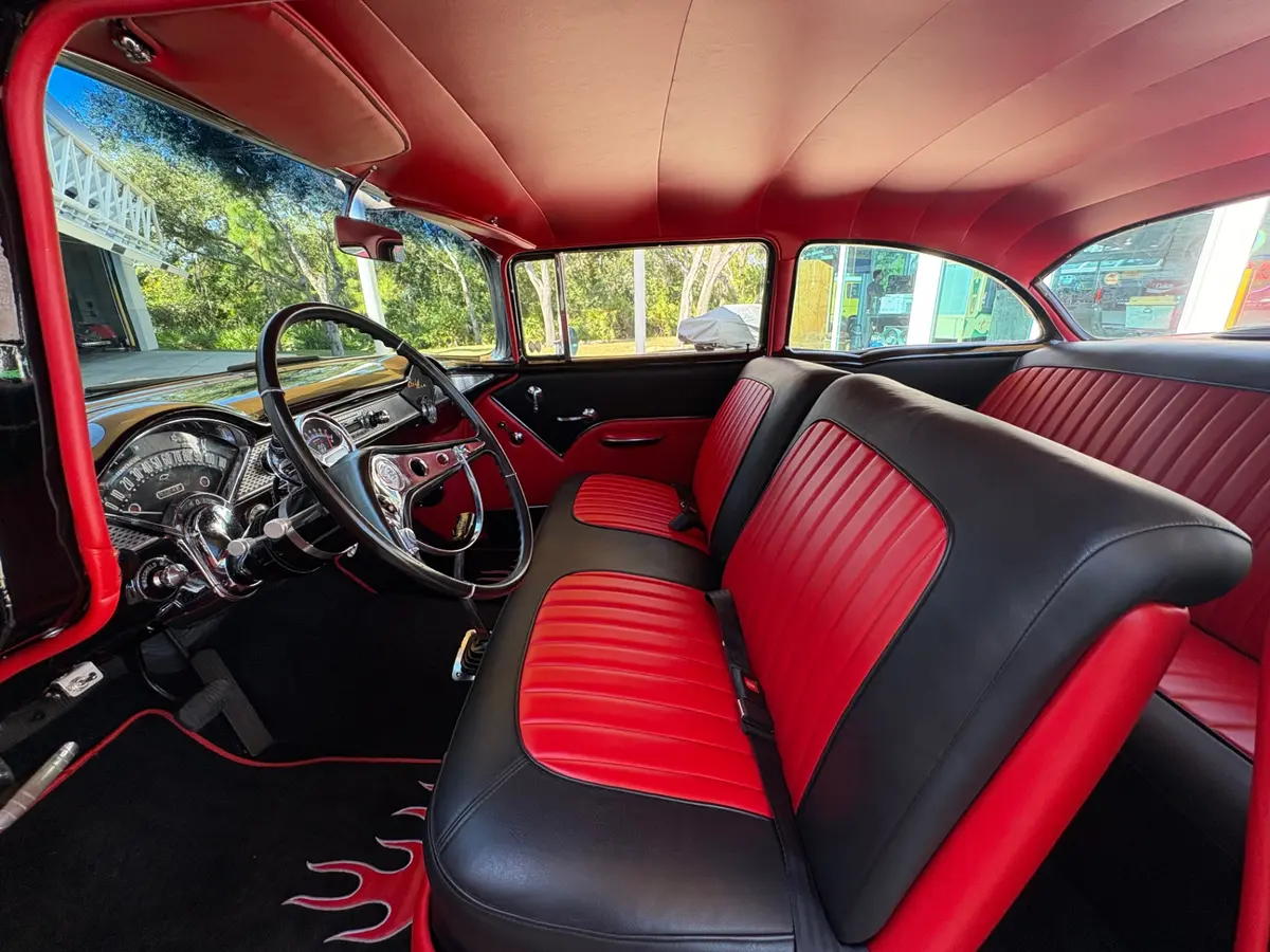 Vehicle photo 32