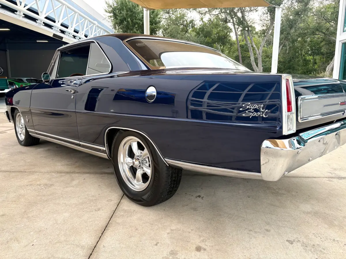 Vehicle photo 15