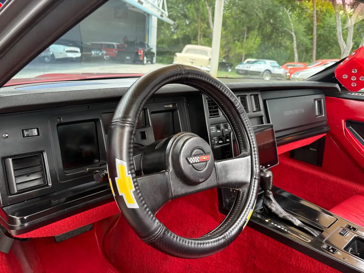 Vehicle photo 33