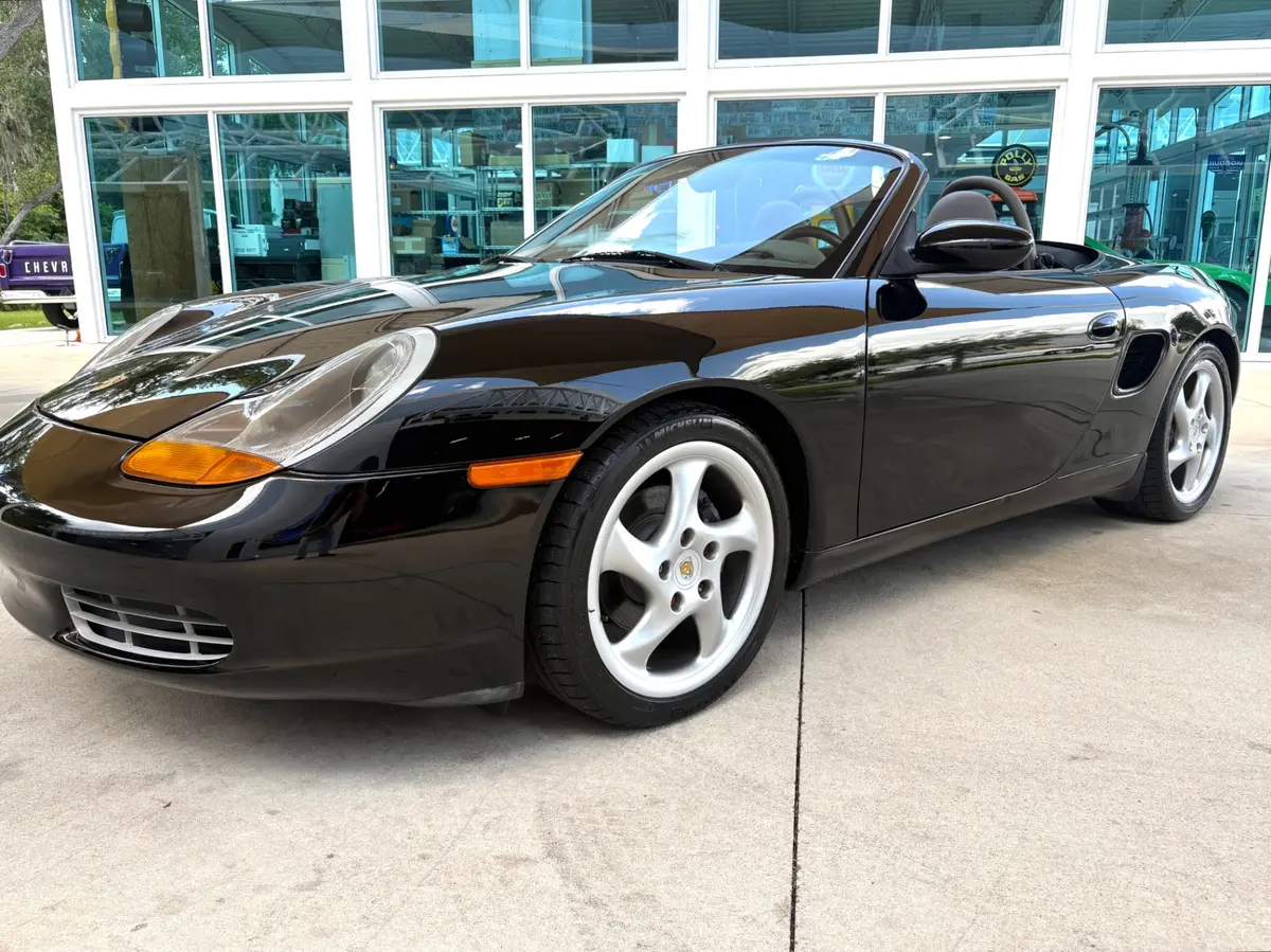 Vehicle photo 12