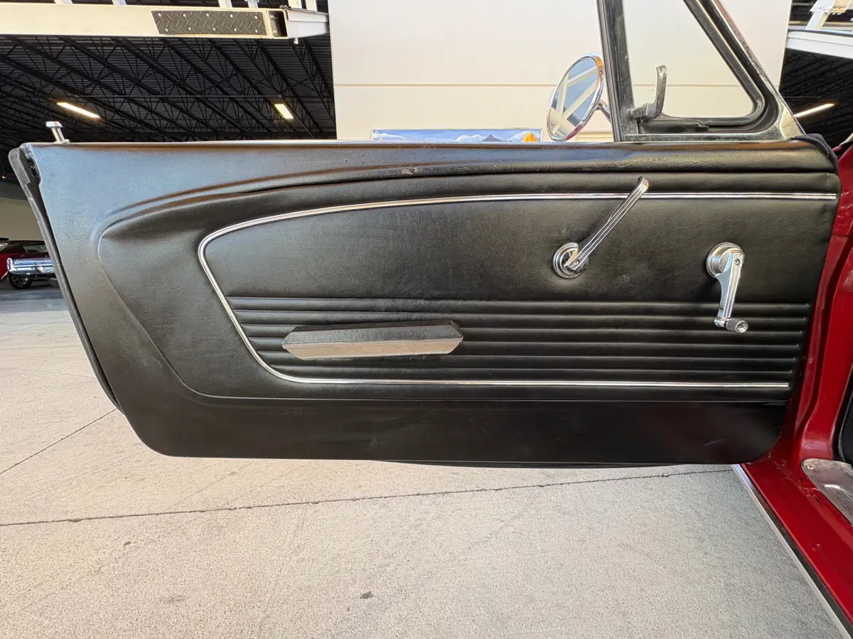Vehicle photo 32