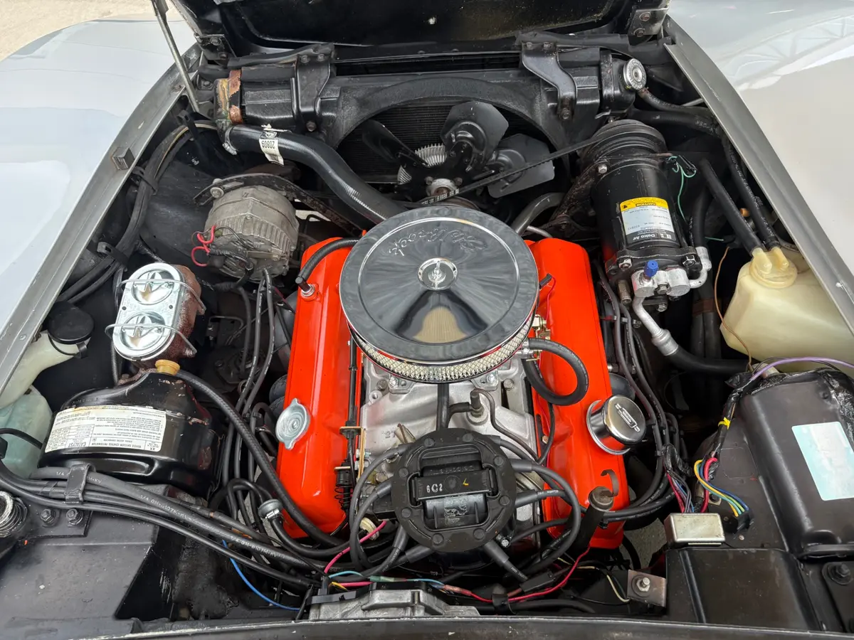 Vehicle photo 28