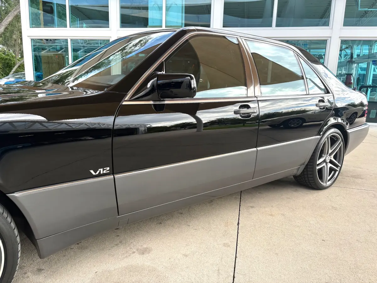 Vehicle photo 13