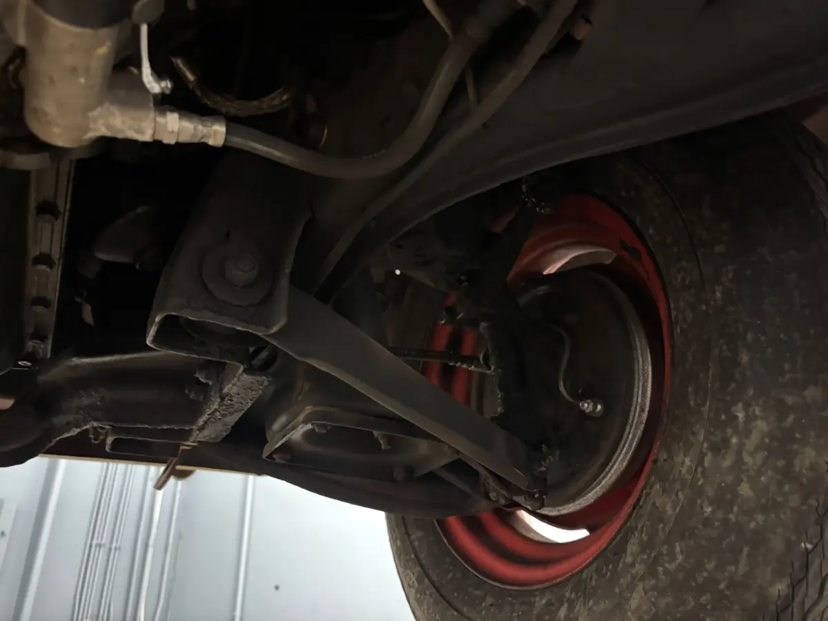 Vehicle photo 32