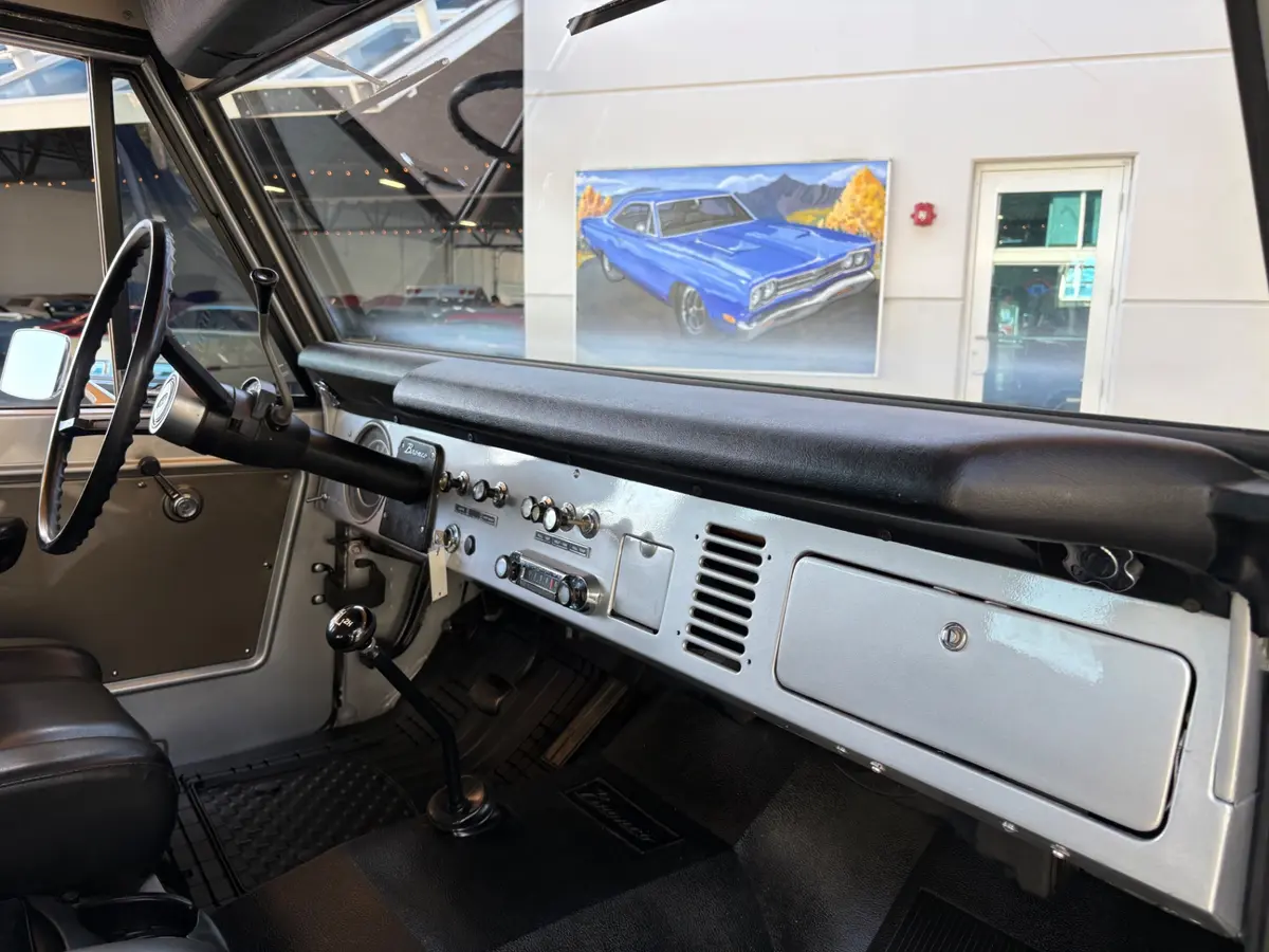 Vehicle photo 37