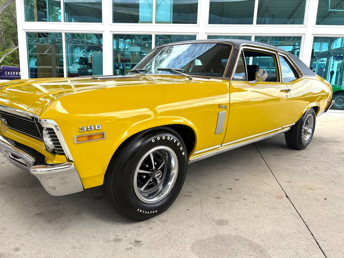 Vehicle photo 12