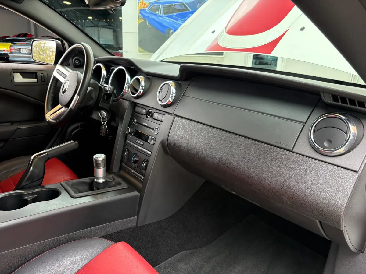 Vehicle photo 41