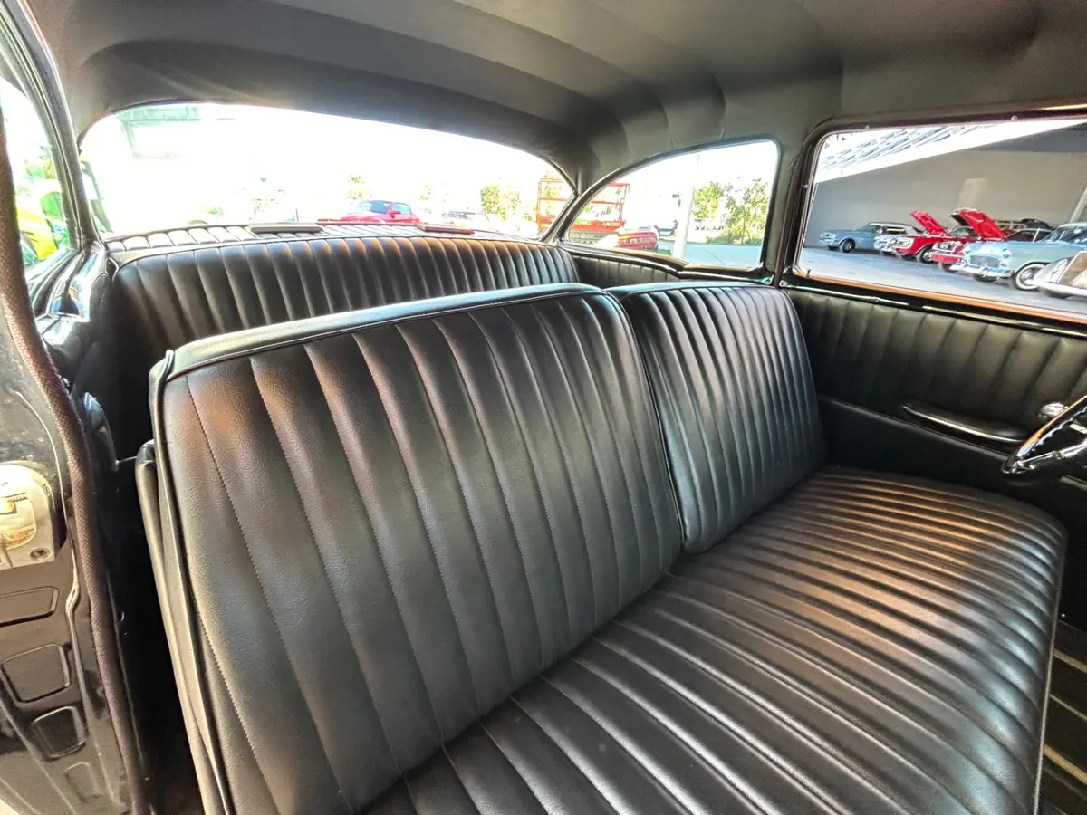 Vehicle photo 26