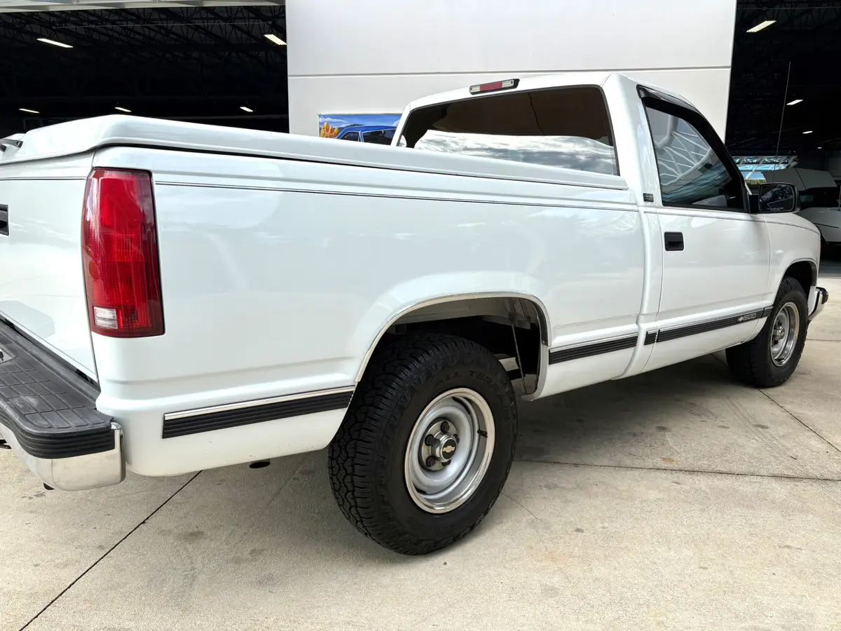 Vehicle photo 15