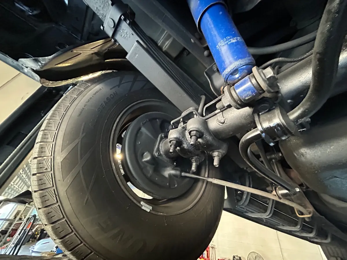 Vehicle photo 32