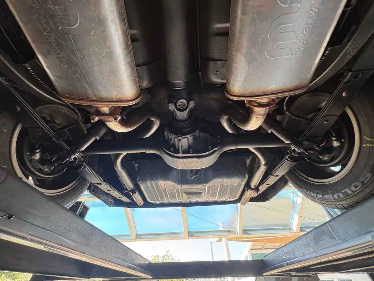 Vehicle photo 54