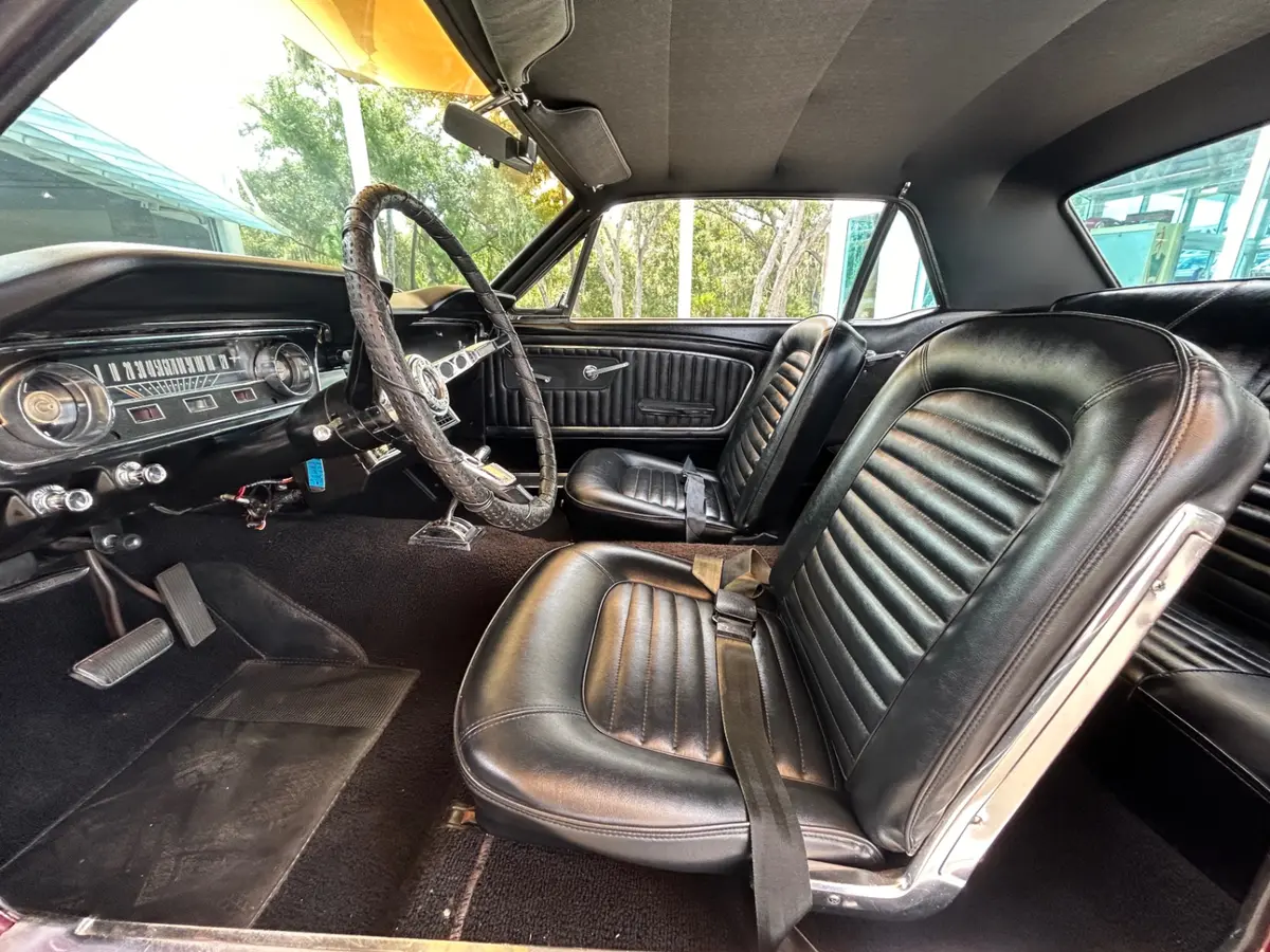 Vehicle photo 18