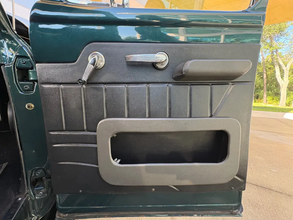 Vehicle photo 35