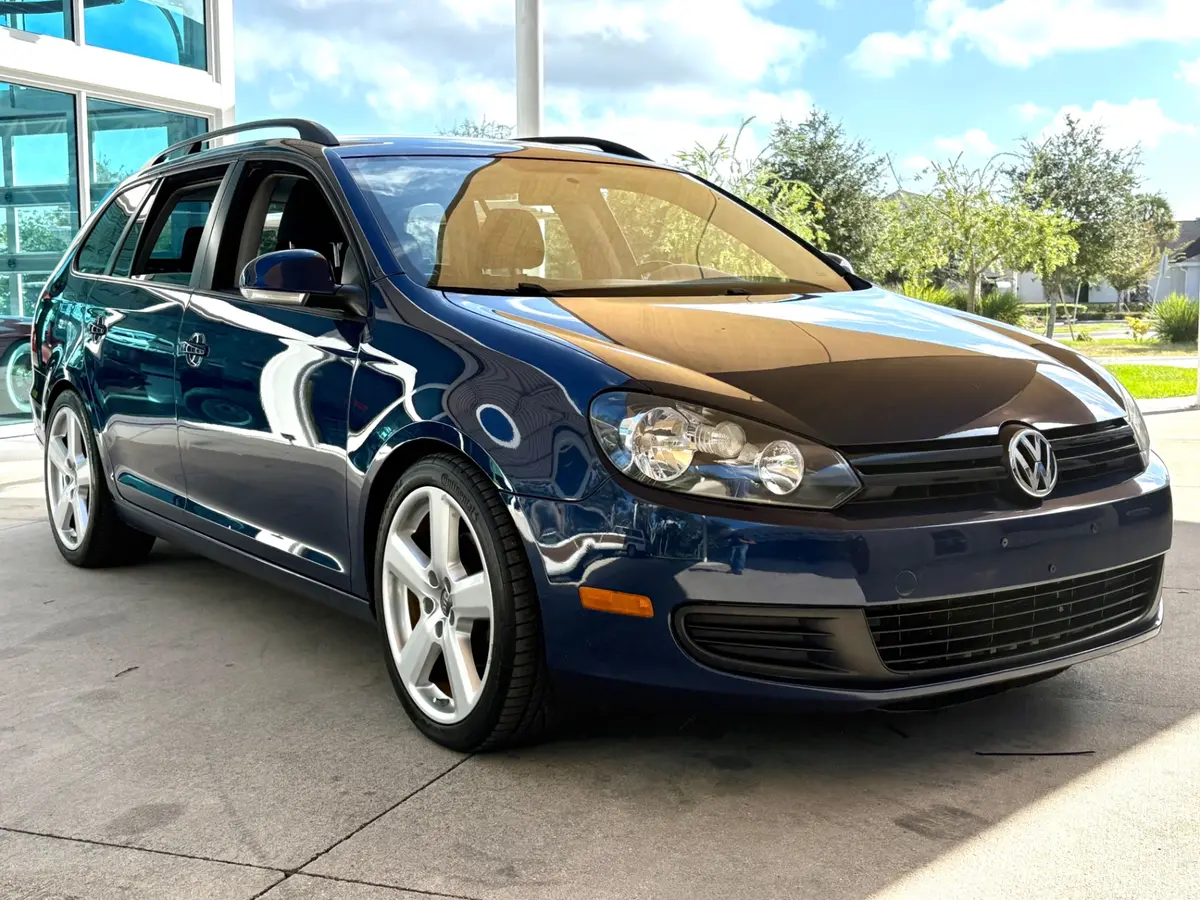Vehicle photo 3