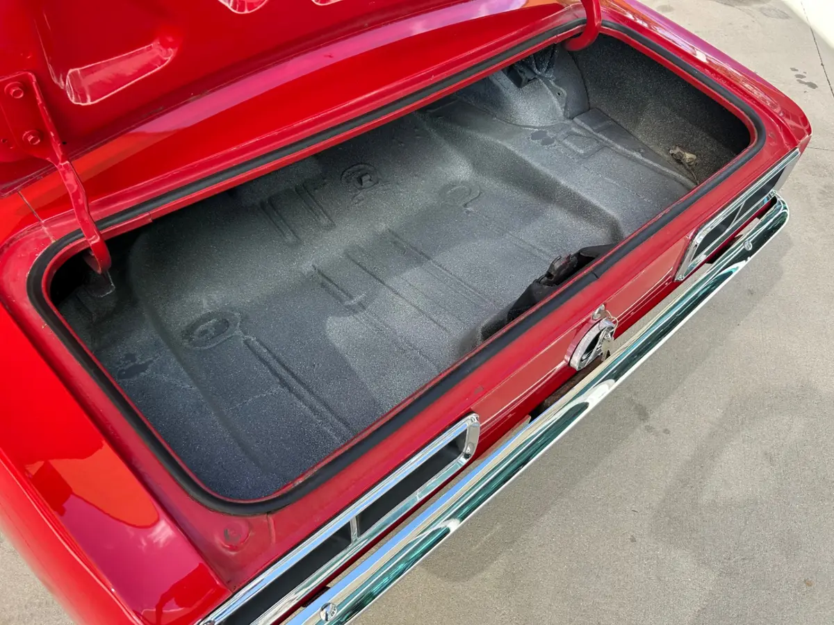 Vehicle photo 9