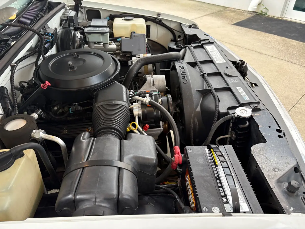 Vehicle photo 25