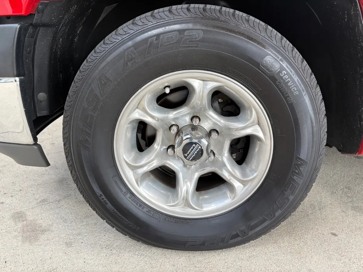 Vehicle photo 20