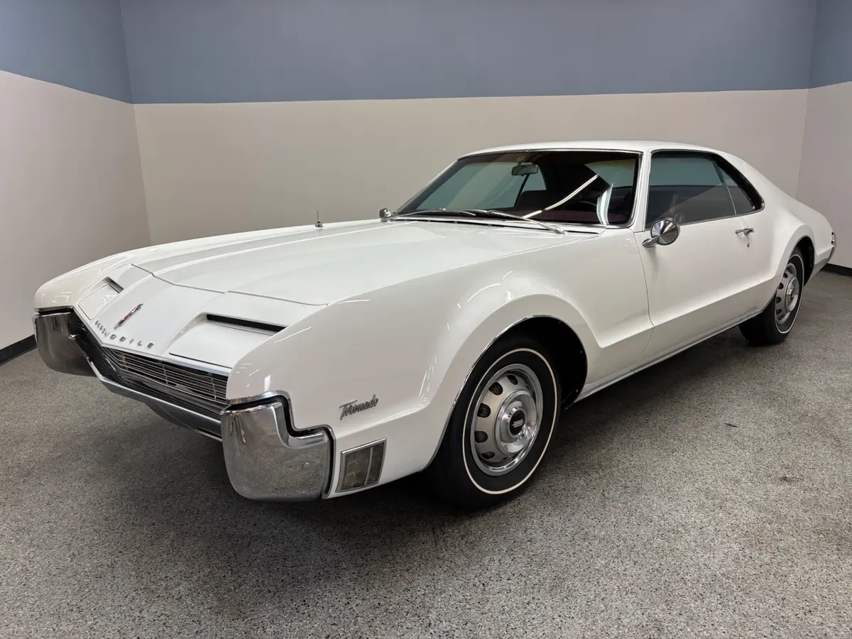 Vehicle photo 3