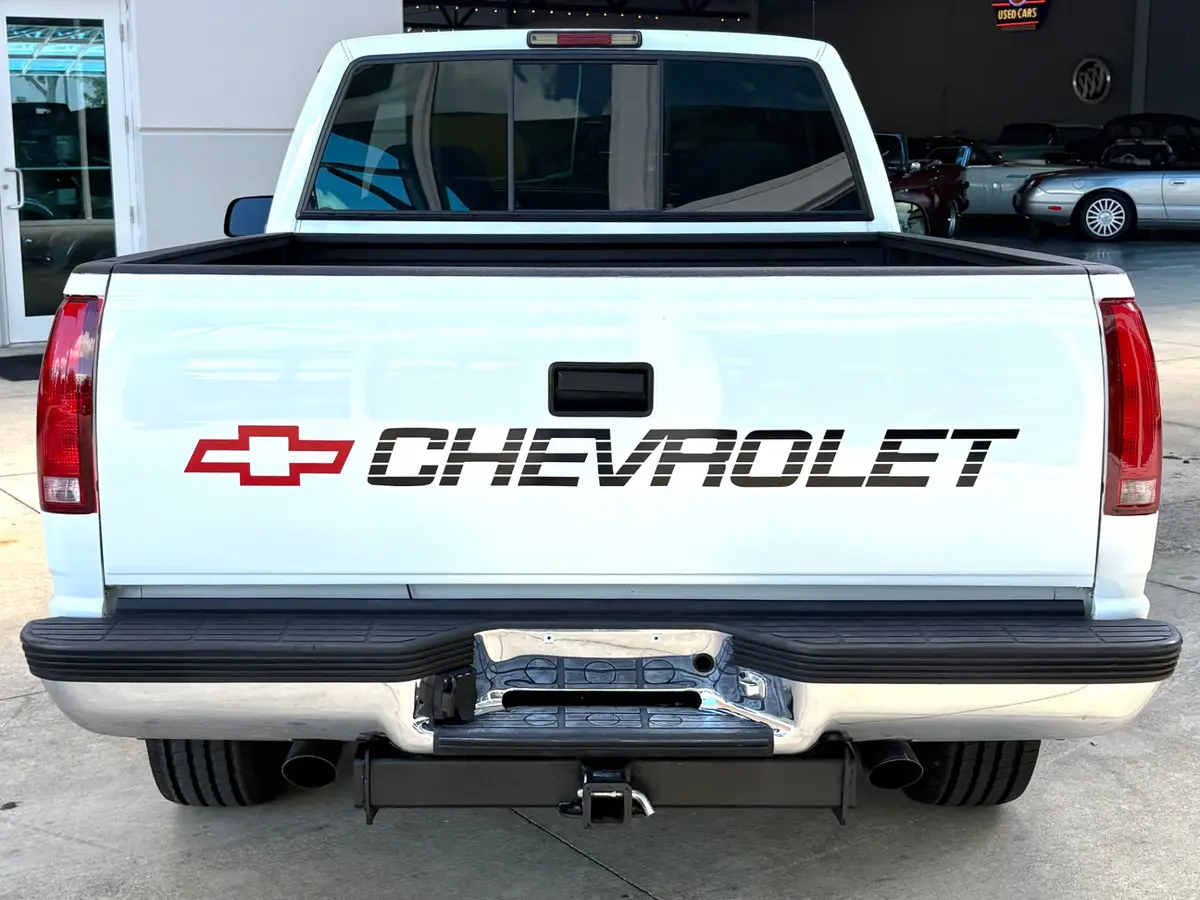Vehicle photo 7