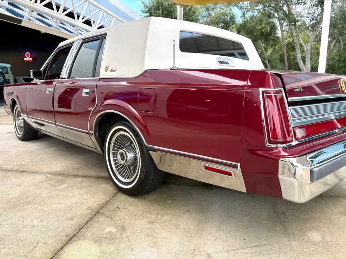 Vehicle photo 15
