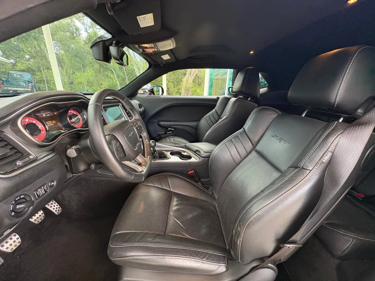 Vehicle photo 32