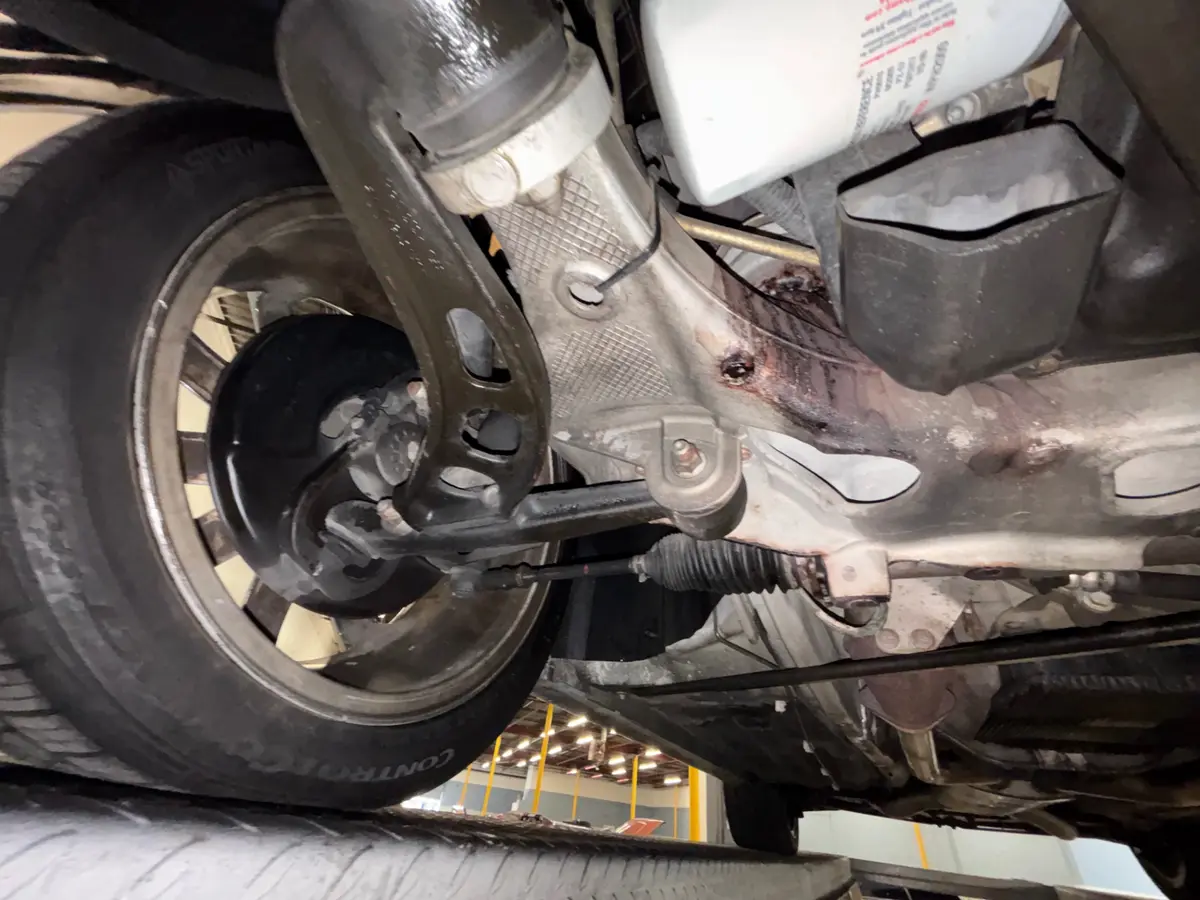 Vehicle photo 37