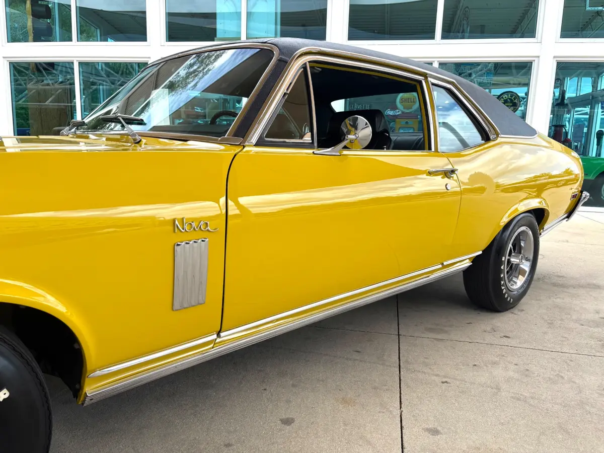 Vehicle photo 13