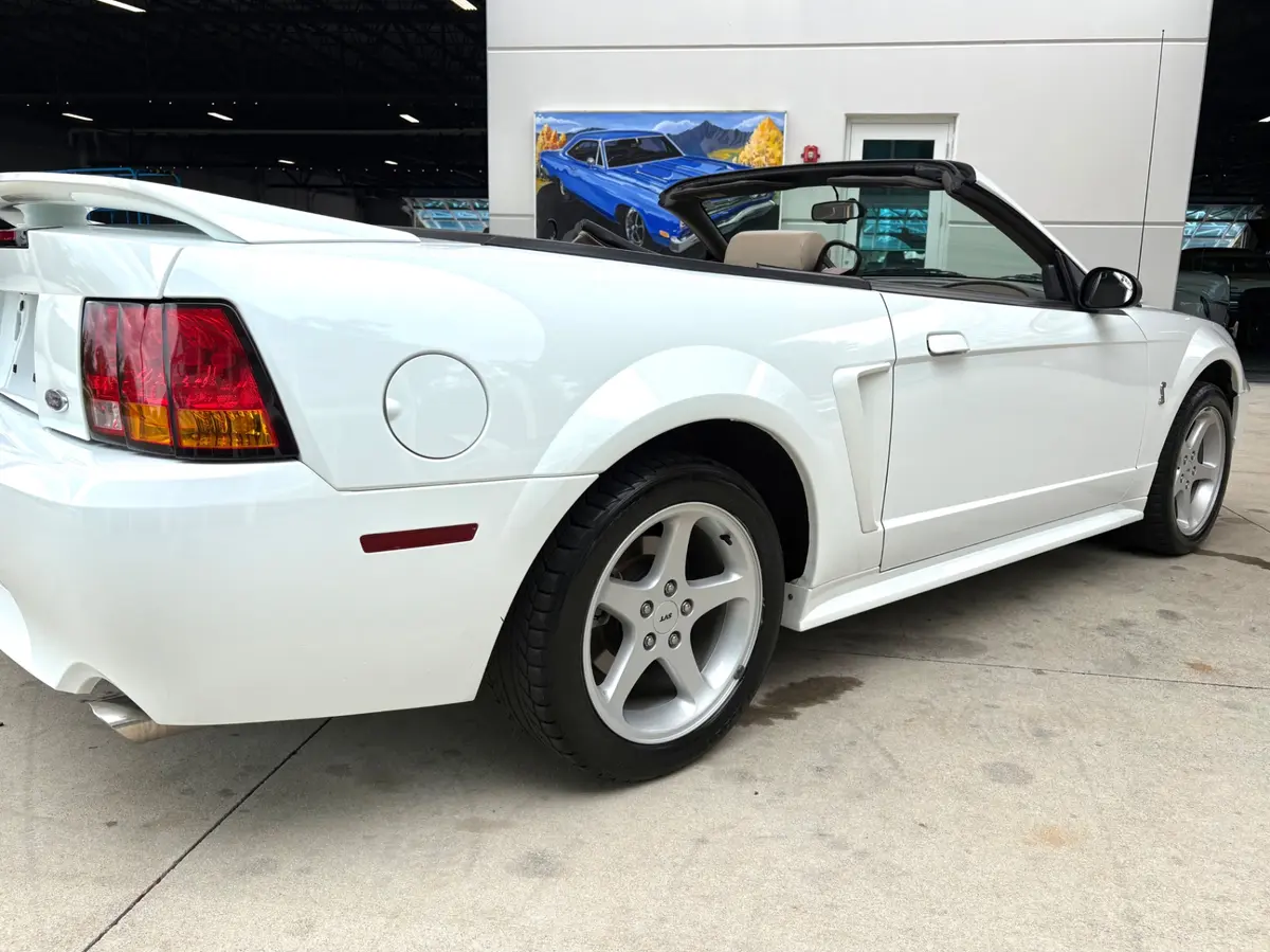 Vehicle photo 16