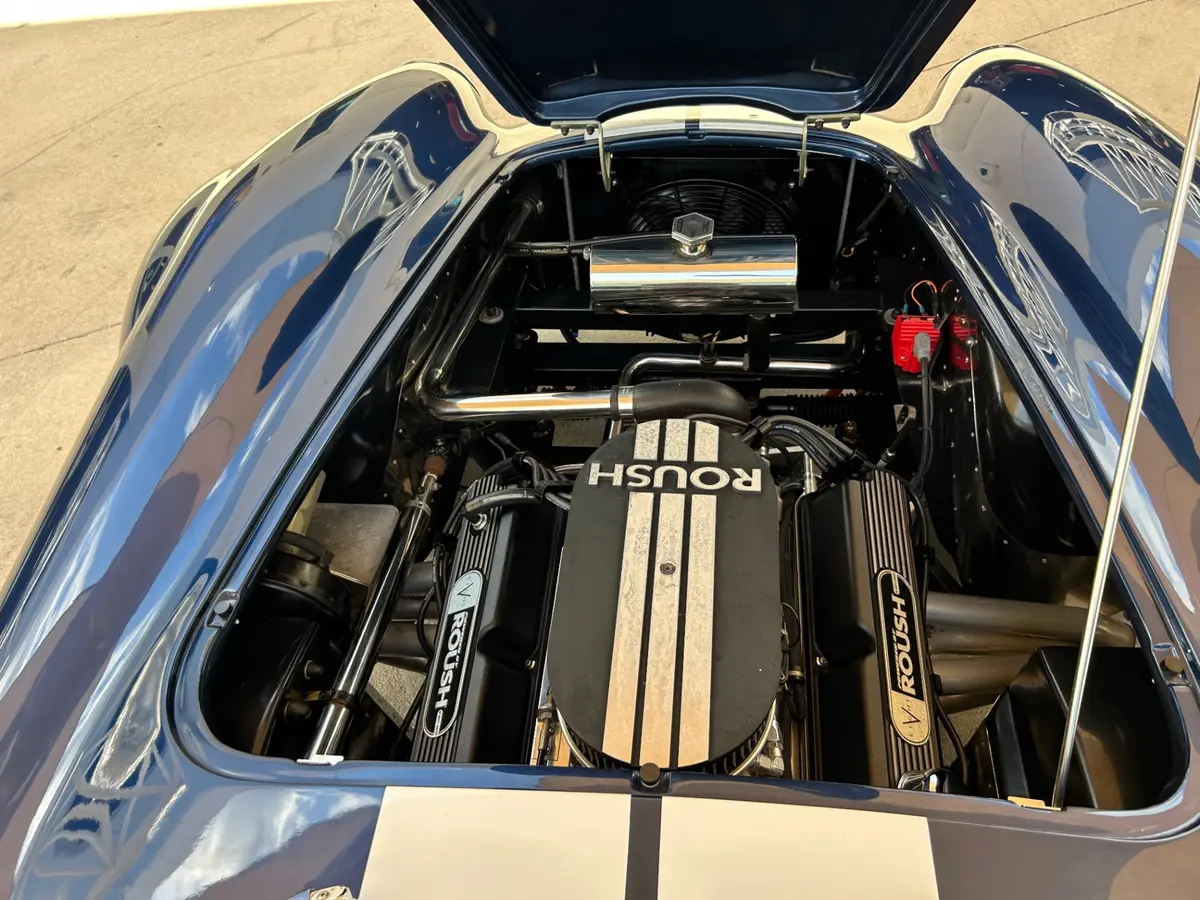 Vehicle photo 26