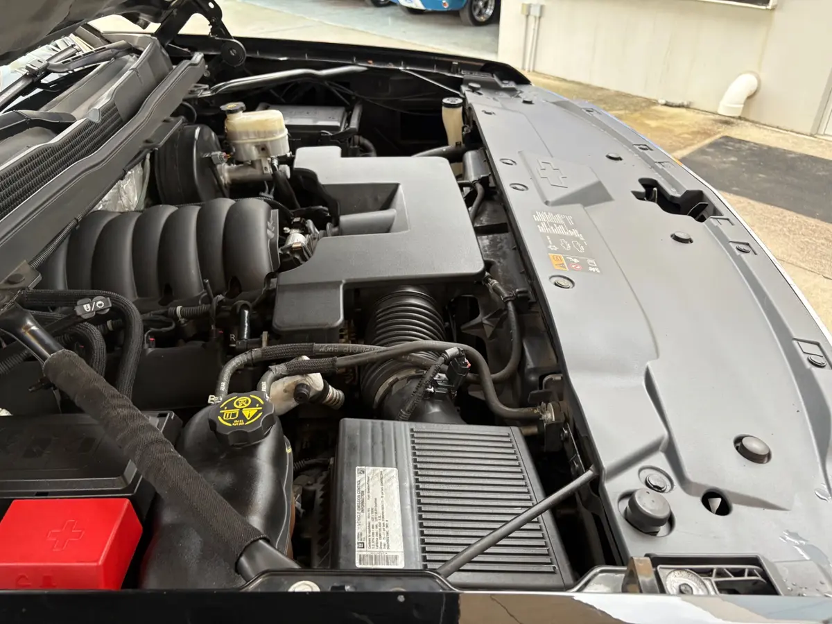 Vehicle photo 25