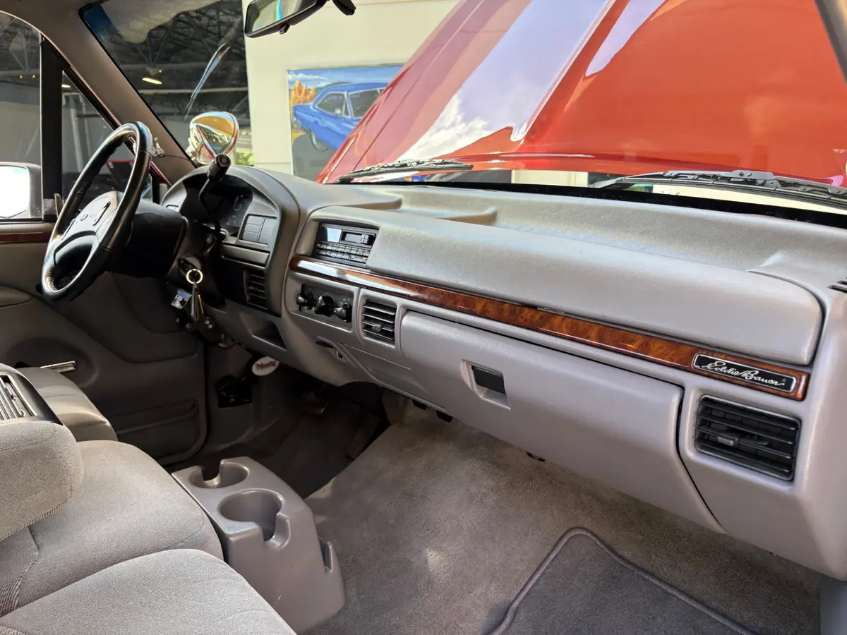 Vehicle photo 37