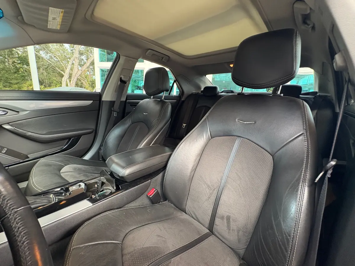 Vehicle photo 33