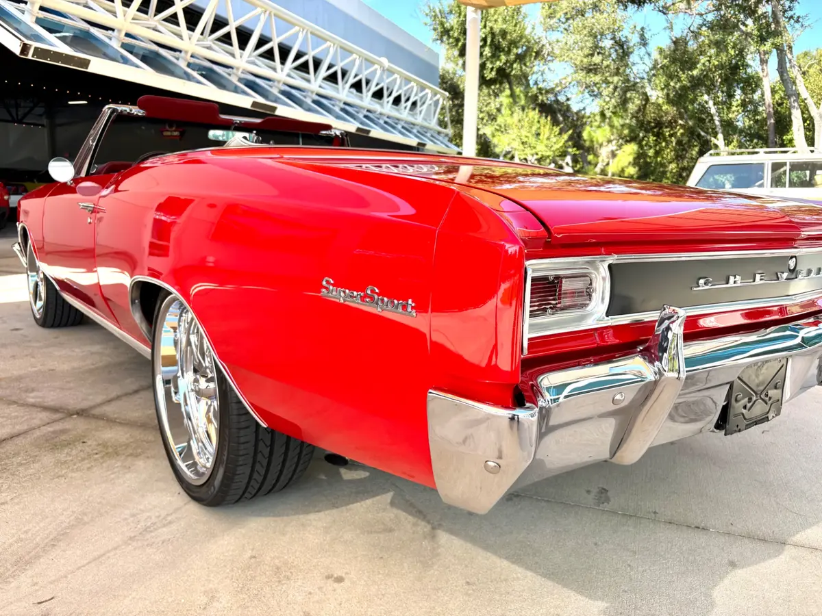 Vehicle photo 14