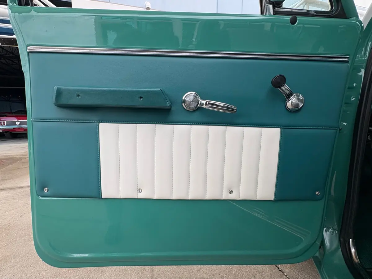 Vehicle photo 35