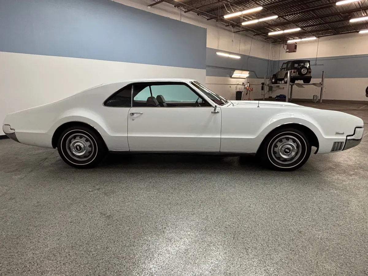 Vehicle photo 8
