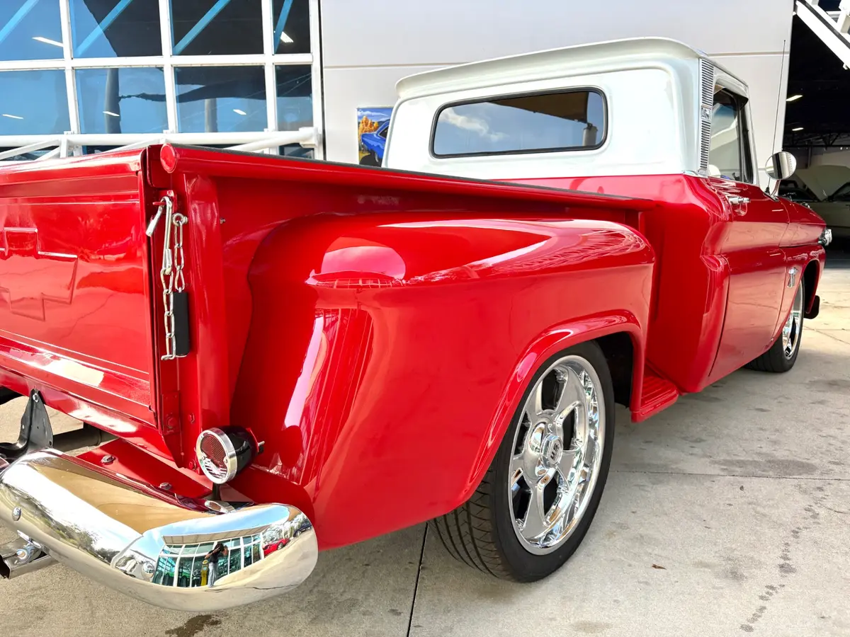 Vehicle photo 16