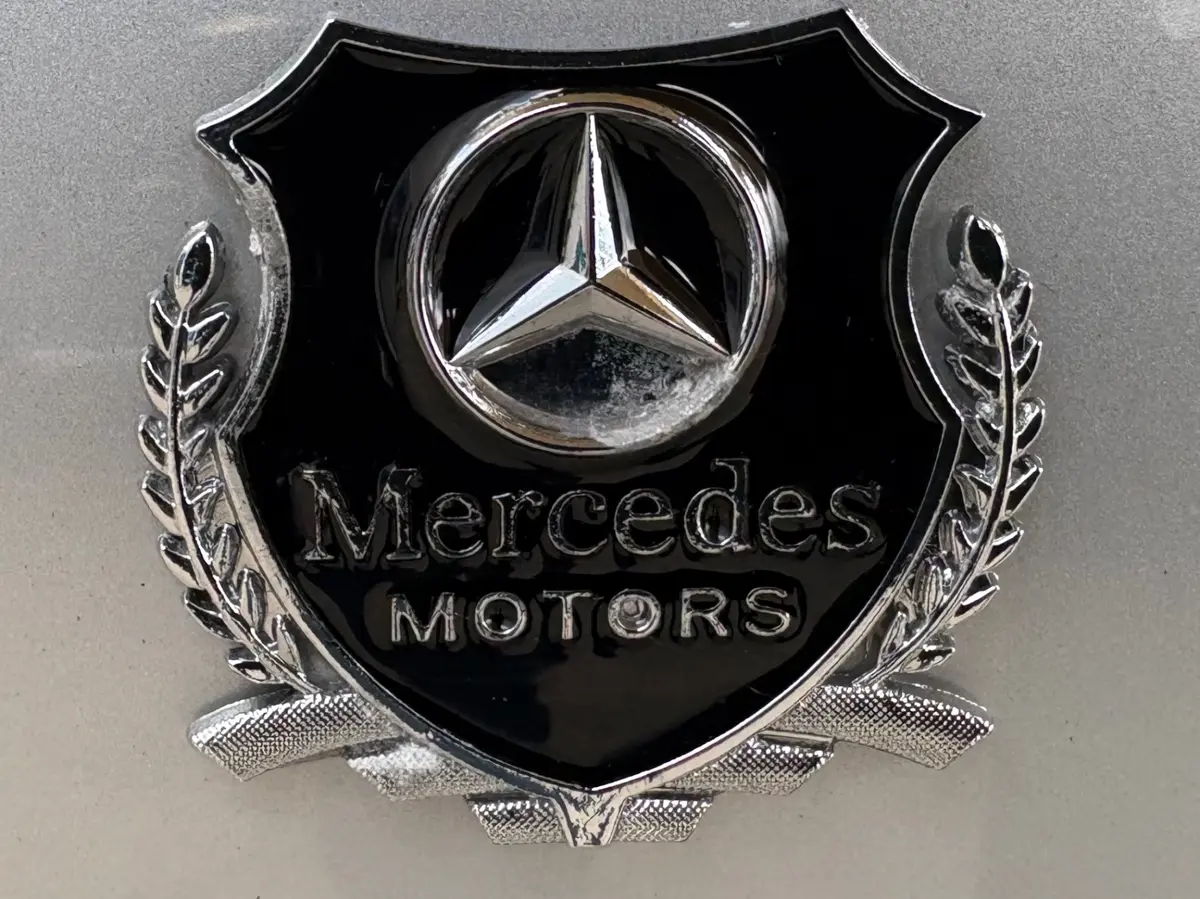 Vehicle photo 28