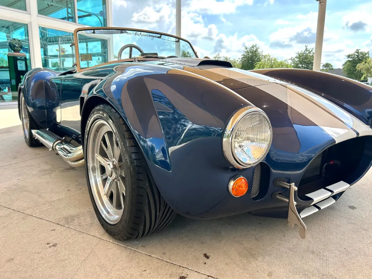 Vehicle photo 17