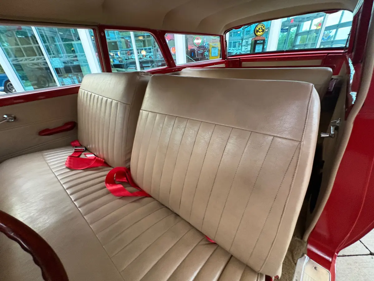 Vehicle photo 32