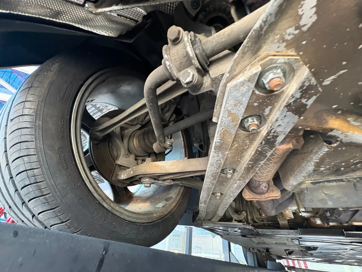 Vehicle photo 43